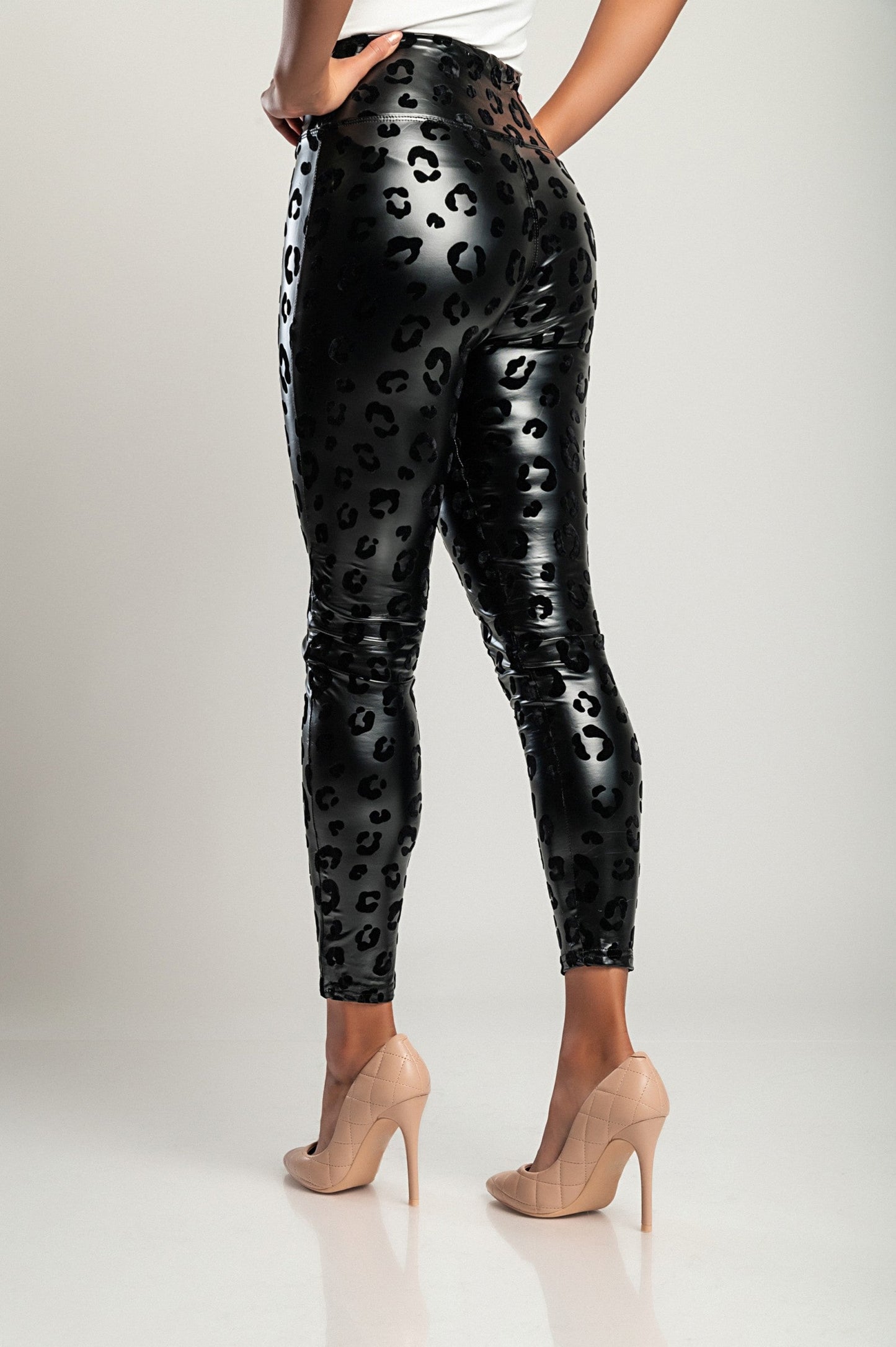 Fashionable leggings in faux leather, black