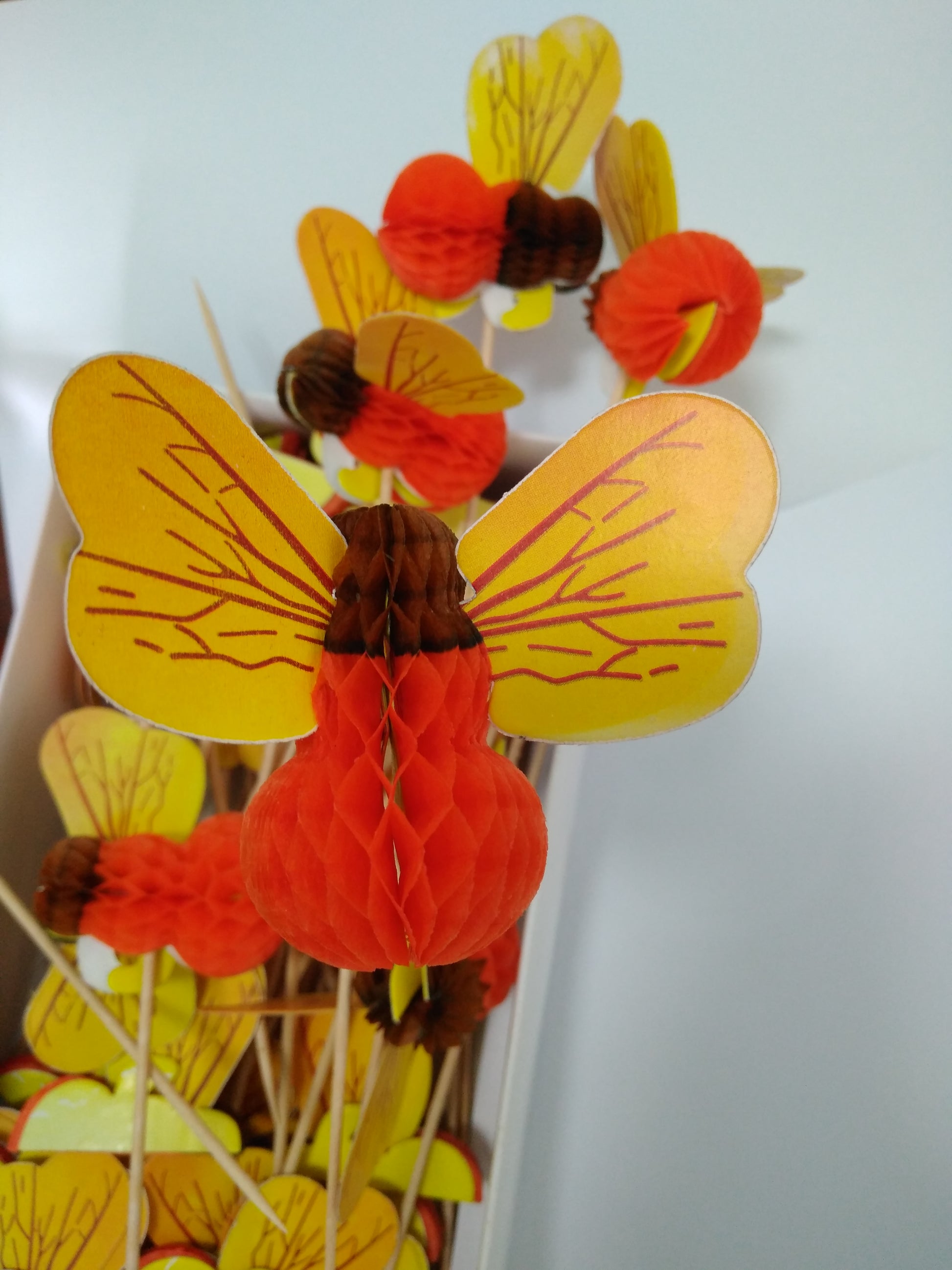 4-Inch Bee Party Picks, 100 Count detail 2