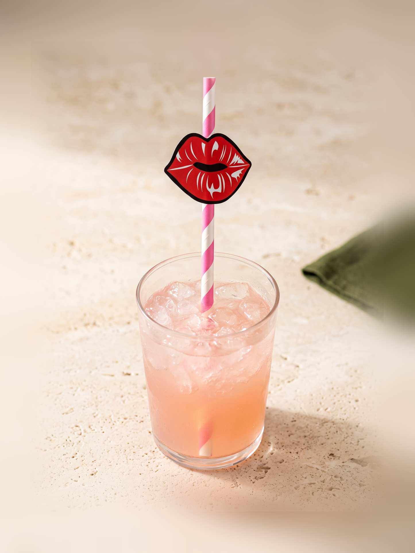 Lips Decorative Drinking Straws, 100 Count — Primary use scene (2 of 8)