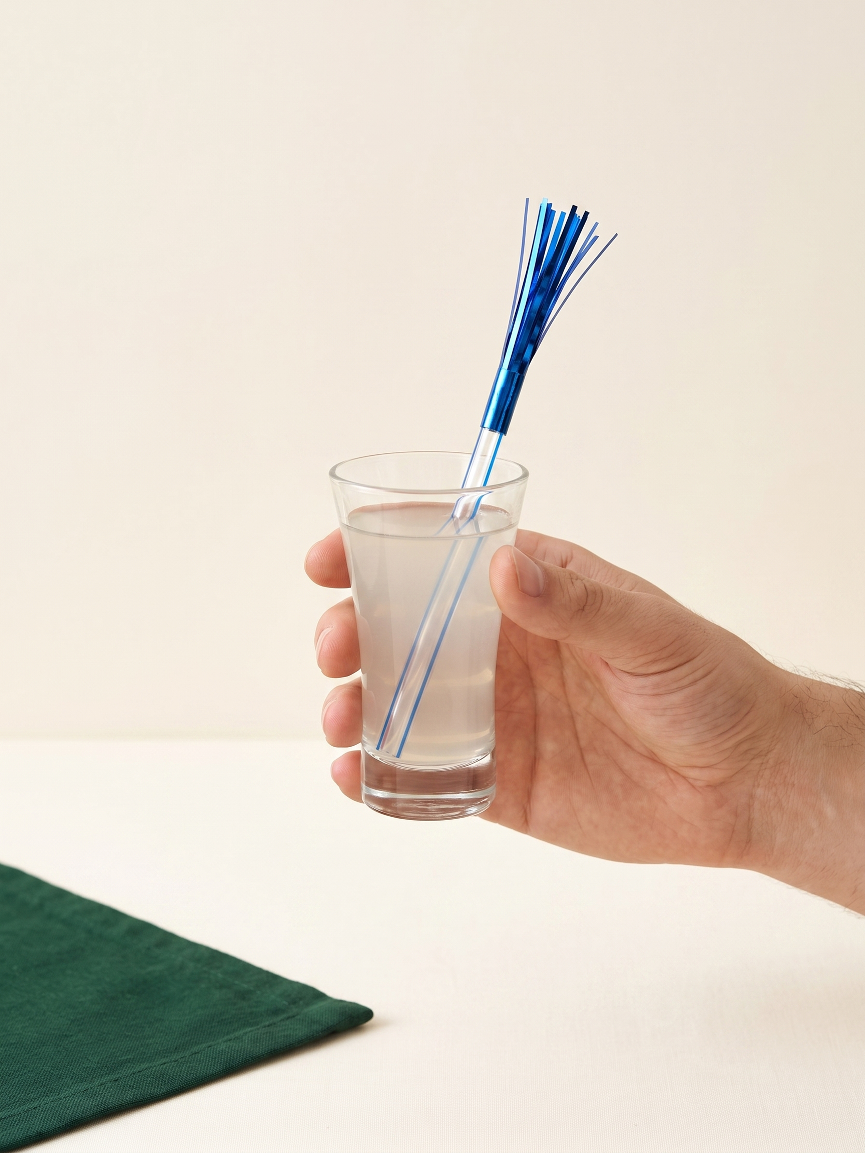 Short Frill Drinking Straws, 100 Count — In-use scale (4 of 8)